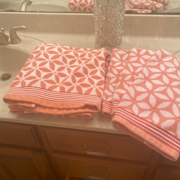 Threshold Bath Bath Towel And 3 Hand Towels Poshmark